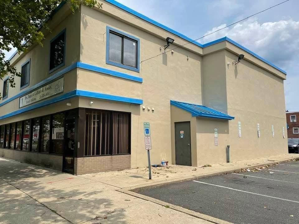 Completed gray shingle roof on modern home